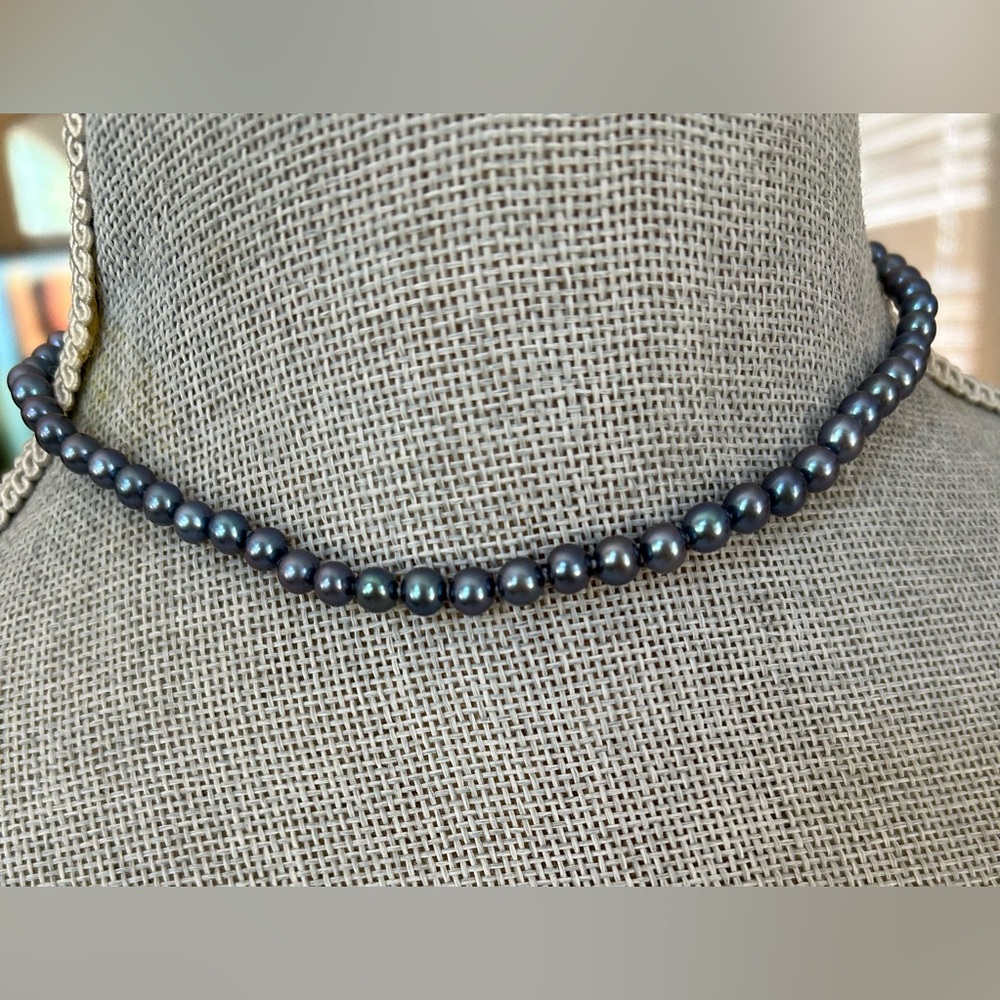Honors pearl necklace